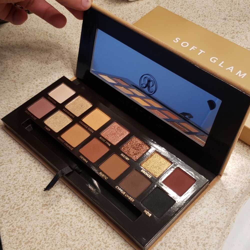 ABH Soft Glam Palette